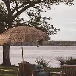 Отель De L'etang Blanc