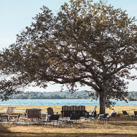 De L'etang Blanc Hotel