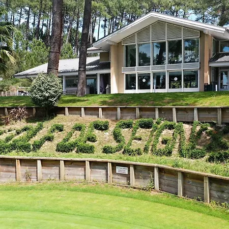 De L'etang Blanc Hotel